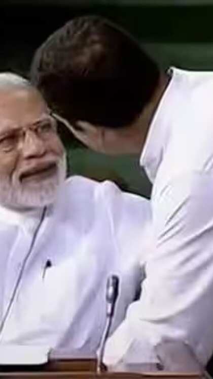 2018 में पीएम मोदी को लगाया गले