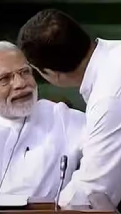 <p>2018 में भी मोदी सरकार के खिलाफ अविश्वास प्रस्ताव आया था। चर्चा के दौरान राहुल गांधी ने प्रधानमंत्री की सीट पर जाकर उन्हें गले लगाया था। यह सब अचानक से हुआ जिसपर सब चौंक गए थे।</p>
