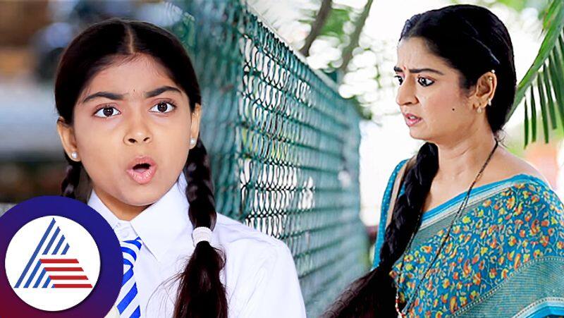 Daughter ashamed about mother dont know English, Bhagayalakshmi kannada serial Vin 