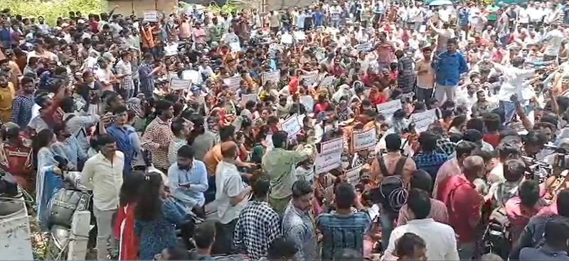 Tension Prevails After  Group 2 Candidates  Protest  At TSPSC  Office in Hyderabad lns