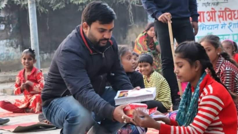गरीब बच्चों का जीवन सुधारने रत्नेश तिवारी ने छोड़ दी इंजीनियरिंग की जॉब