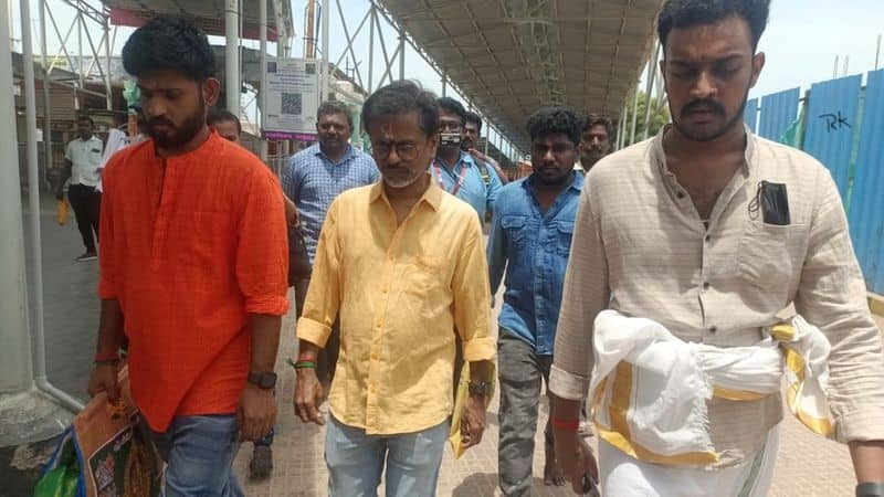 Director AR Murugadoss visit tiruchendur murugan temple