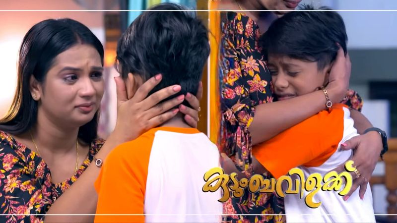 kudumbavilakku serial review : devika meet with son neerav vvk