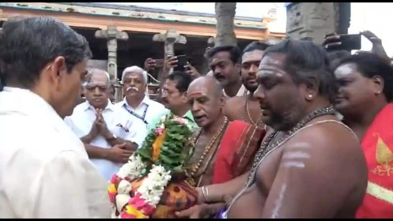 Governor rn ravi did a special prayer at annamalaiyar temple in tiruvannamalai