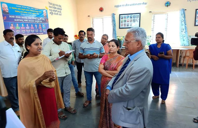 Karnataka Lokayukta Justice BS Patil visited Ladies Hostel at Chitradurga gvd