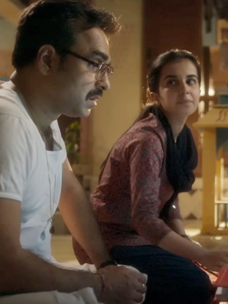 OMG 2 मैसेज देती है कि पैरेंट्स को बच्चों के दोस्त तरह रहना चाहिए।