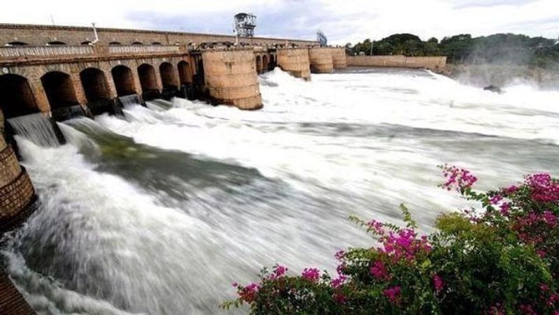 River Cauvery overflowing on the border due to heavy rains snr