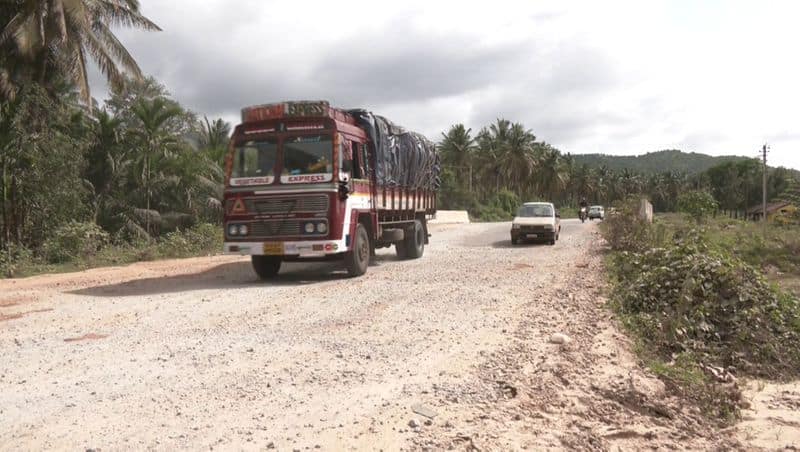 Kadur Mangaluru National Highway is a conundrum for motorists gvd