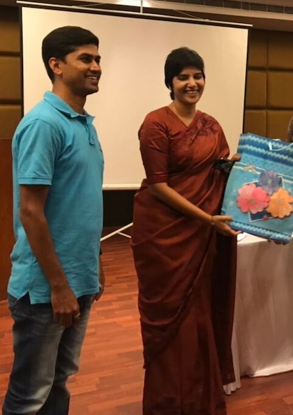 <p>आईएएस अधिकारी हरिचंदना दासारी देश की उन गिनी-चुनी अधिकारियों में शुमार हैं, जो बेस्ट काम कर रही हैं। हरि चंदना दासारी के कई काम मीडिया में सुर्खियां बटोरते हैं।</p>
