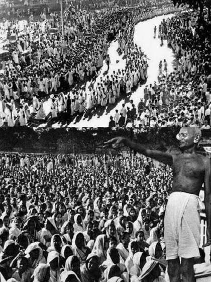 <p>बलवंत पारेख महात्मा गांधी के आह्वान पर भारत छोड़ो आंदोलन में भी शामिल हुए। फिर मुंबई आकर लॉ की पढ़ाई पूरी की।</p>
