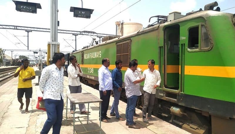 Outraged Passengers Due to Train Not Run for Two Hours at Wadi in Kalaburagi 