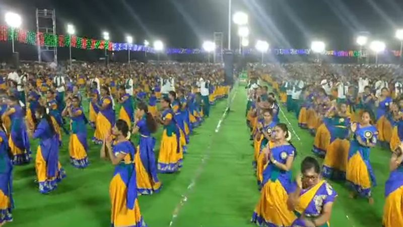 Udumalaipettai women four hours kummi dance creates world record