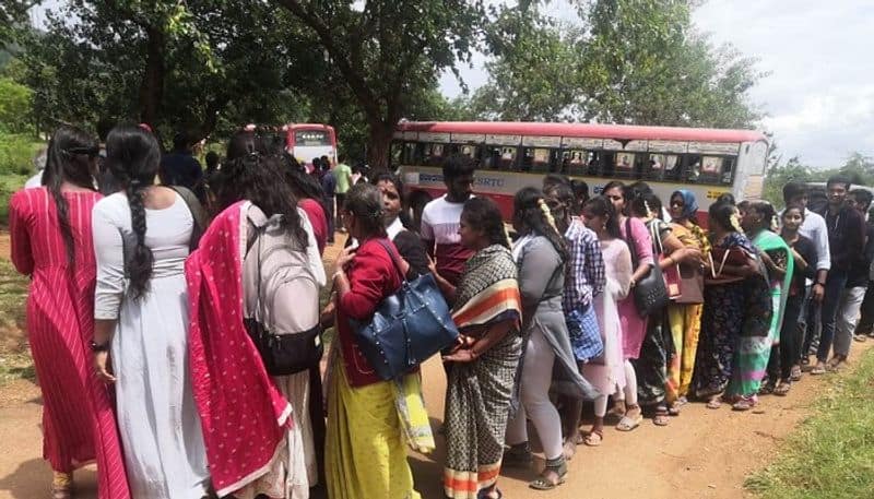 Crowd of Tourists at Gopalaswamy Hill at Gundlupete in Chamarajanagara grg 