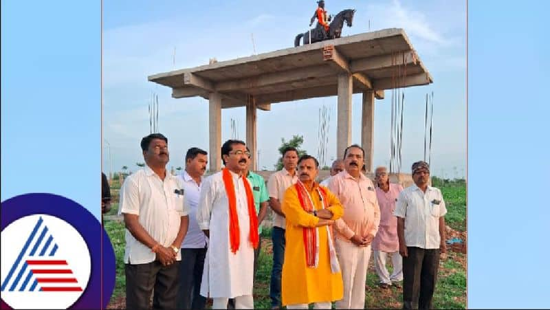 Shivaji Maharajl statue installed overnight in lion circle at bagalkote rav