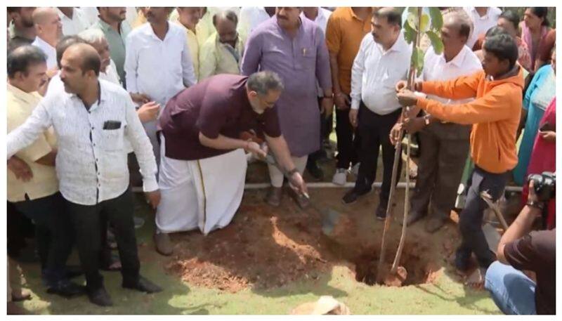 Rajeev Chandrasekhar in Vanamahotsava at bengaluru nbn