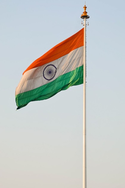 गाड़ी में तिरंगा लगाने का है शौक पहुंचा सकता है हवालात, जानें ये नियम