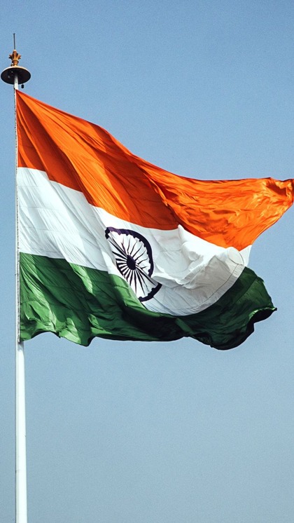 <p>देश का तिरंगा झंडा फहराने के लिए कुछ नियम बनाए गए हैं। इसे गलत तरीके से फैलाने पर आपको भारी जुर्माना हो सकता है। </p>

