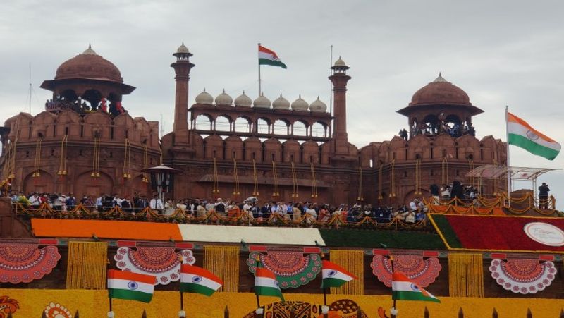 How to book tickets for independence day Red Fort flag hosting event online? dee