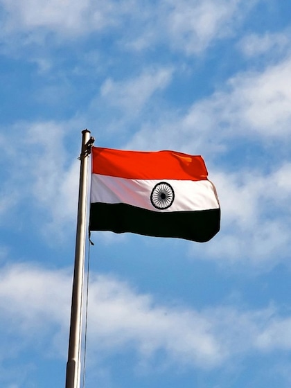 <p>200 सालों की अंग्रेजी हुकूमत से 15 अगस्त 1947 को भारत आजाद हुआ था।</p>

