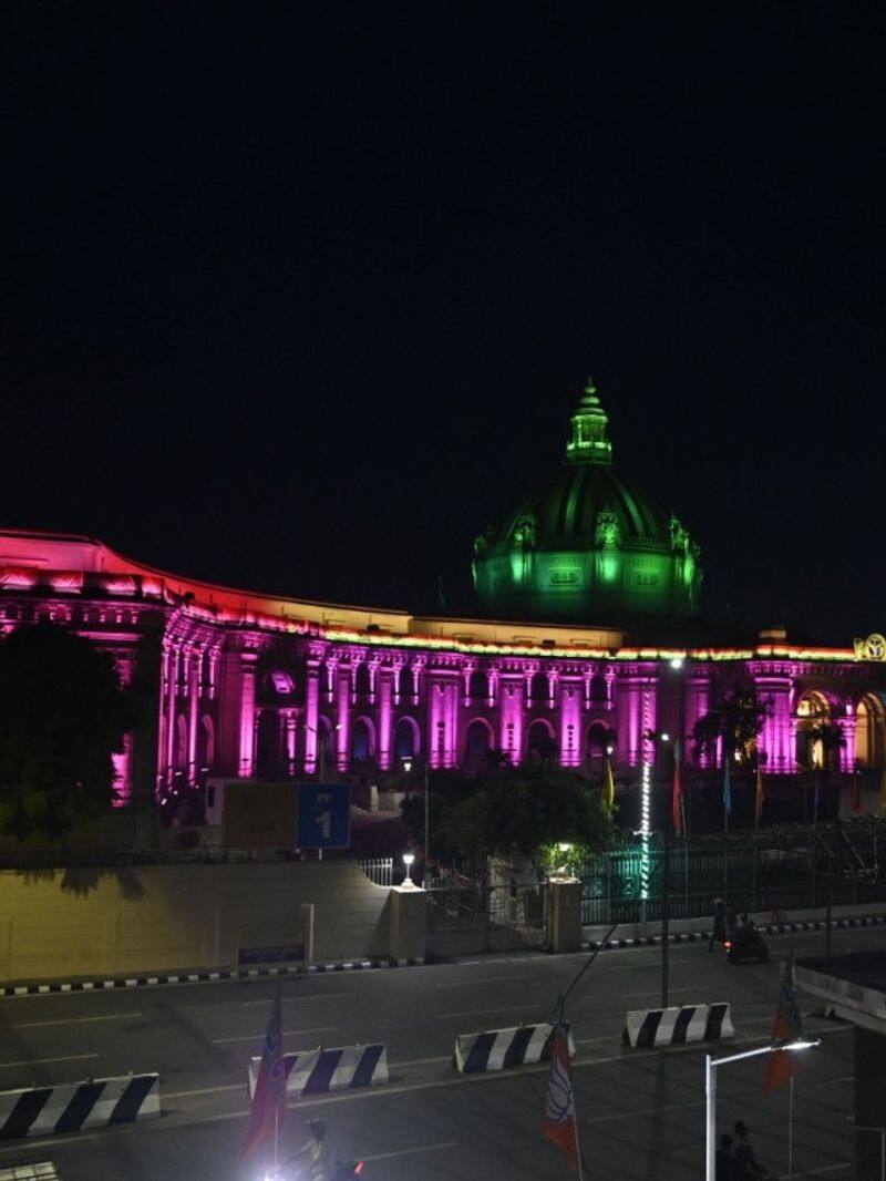 lucknow filled with light on 76th independence day ZKAMN