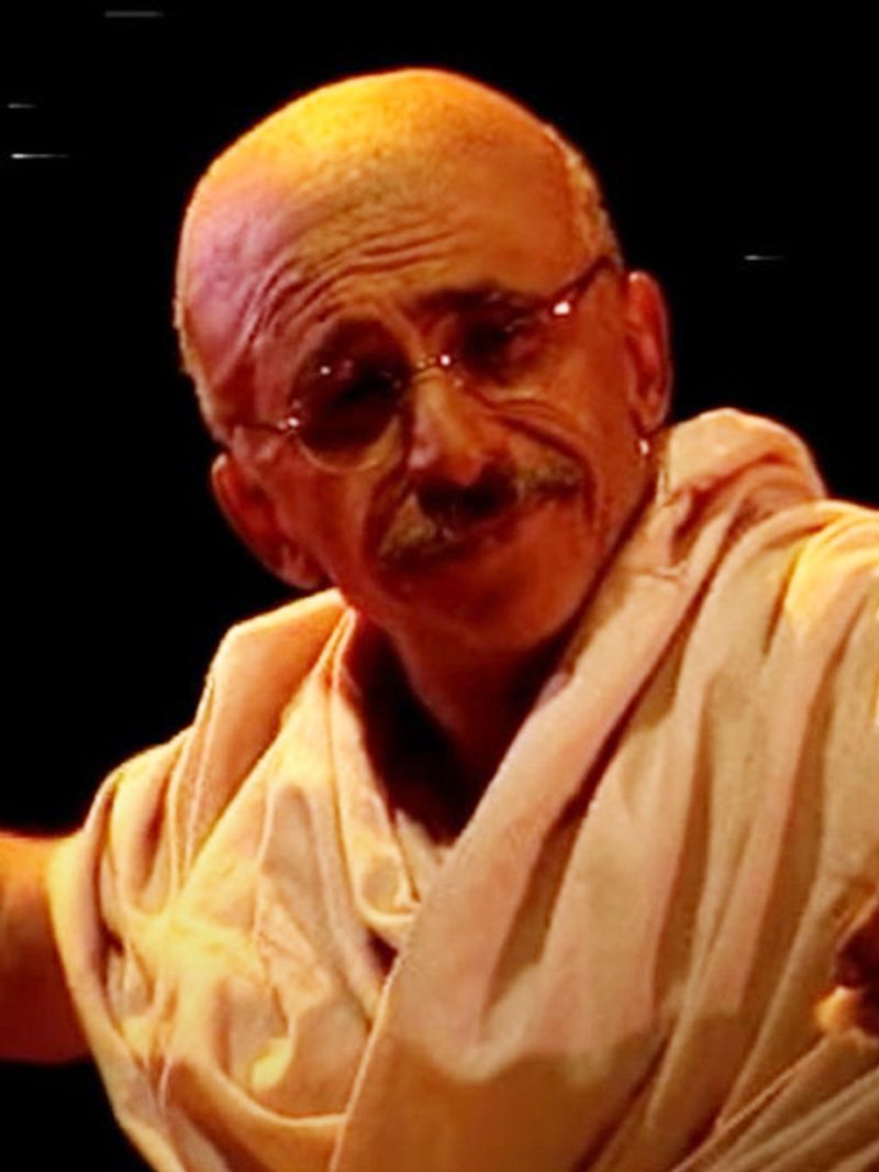 '23 मार्च 1931 : शहीद' में बॉबी देओल भगत सिंह के रोल में दिखे।