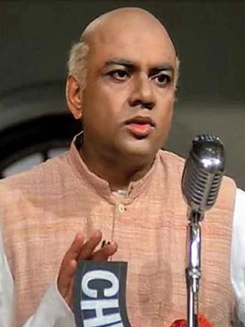 'हे राम' में नसीरुद्दीन शाह महात्मा गांधी की भूमिका में दिखाई दिए।