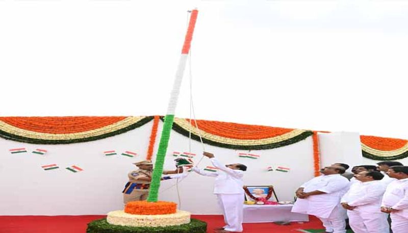 Telangana CM KCR  Hoists  National Flag  at Pragathi Bhavan lns