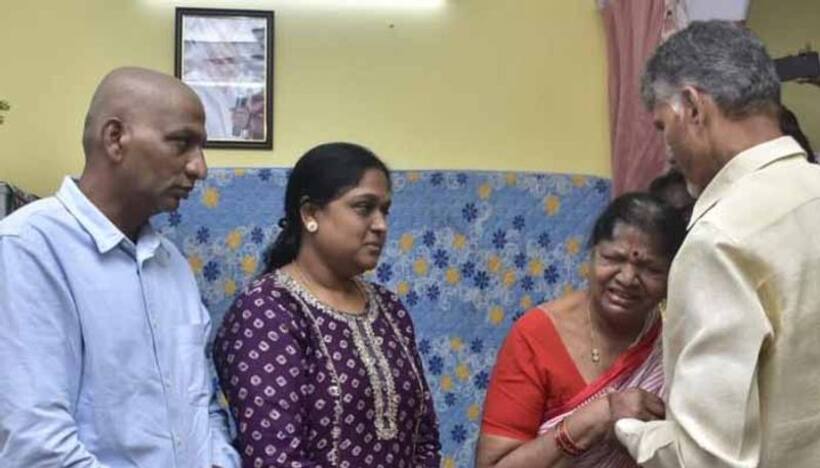 ఉద్యమాలు తప్ప కుట్రలు తెలియని గద్దర్ కూతురు వెన్నెల కాంగ్రెస్ ట్రాప్ లో పడిందా ...?