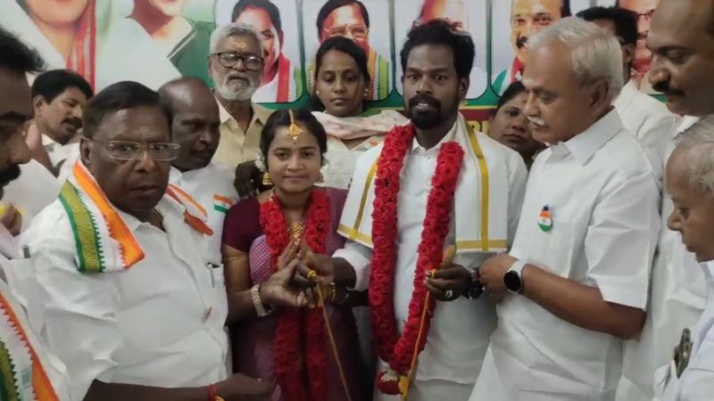 13 years love pairs getting married at congress party office in puducherry