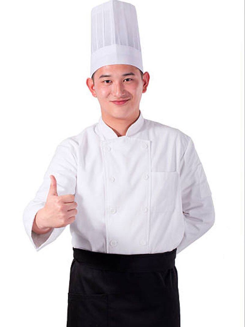 why chef wear tall hat