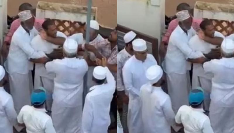 Kerala Jamaat mosque committee member fight each over hoisting national flag in Independence day ckm