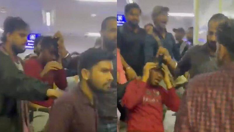 mob beating a young man while chanting jai shriram at Bandra station shocking video viral