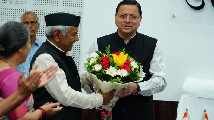 Pushkar-Singh-Dhami-wished-Narendra-Singh-Negi-on-his-birthday