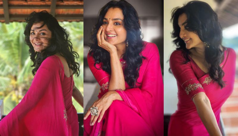 Manju warrier in pink saree photos viral azn 