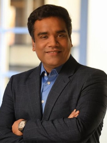 <p>CEOs of Indian origin in numerous multinational companies earn salaries that are worth several crores.<br />
 </p>
