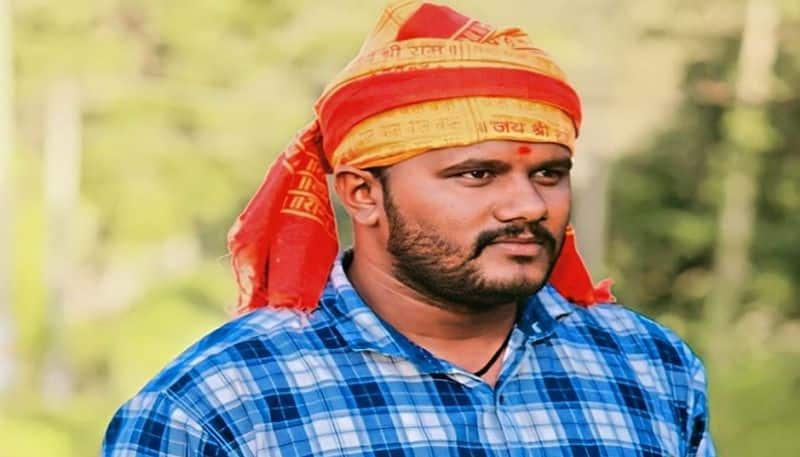 Young Man Given Unique Gift to his parents and Kichcha Sudeep in Shivamogga 