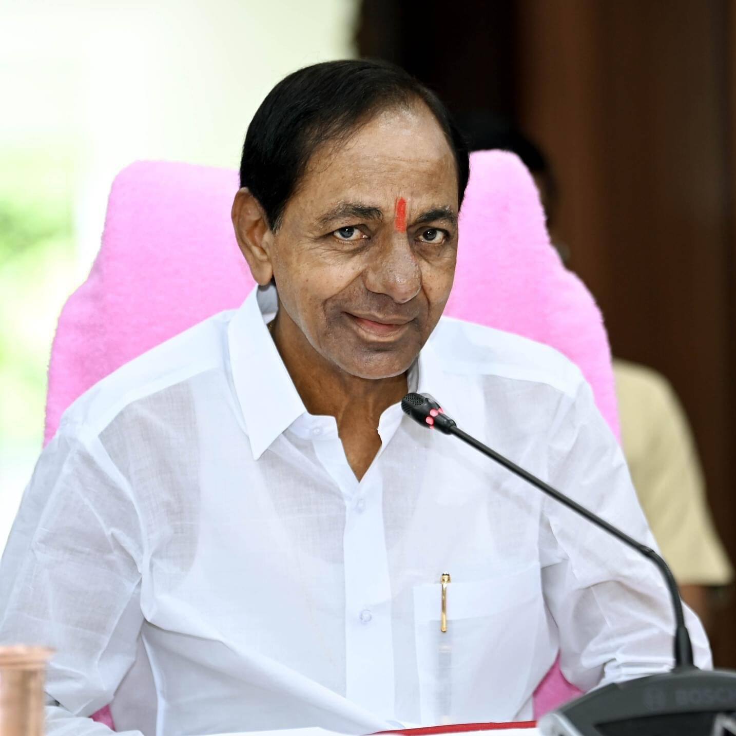 కేసీఆర్ కు అనారోగ్యం... హాస్పిటల్ కు తరలించిన కుటుంబం