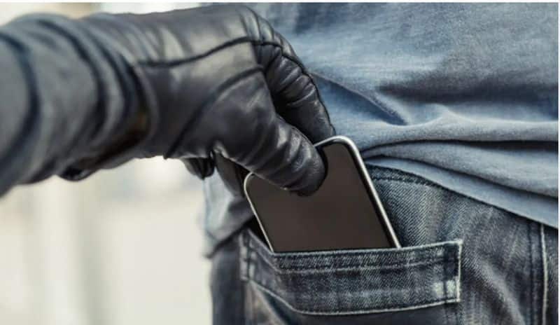 smartphone is stolen every 6 minutes in this city phone companies asked to find a solution vvk