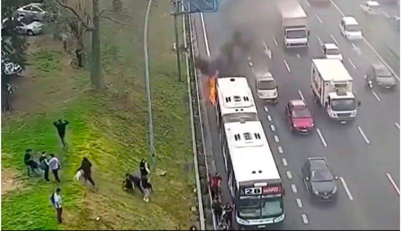 Terrifying escape: Passengers flee bus moments before it engulfs in flames in Argentina - WATCH snt