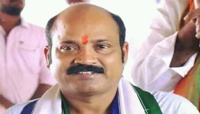 YSRCP Leader Yarlagadda Venkat Rao  likely to join in TDP lns