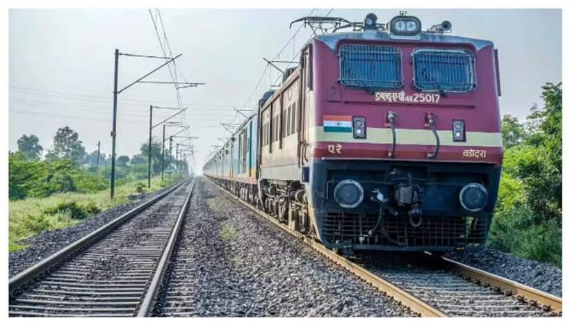 మరో రైలు ప్రమాదం : హైదరాబాద్   హౌరా ఎక్స్ప్రెస్ లో పొగలు..