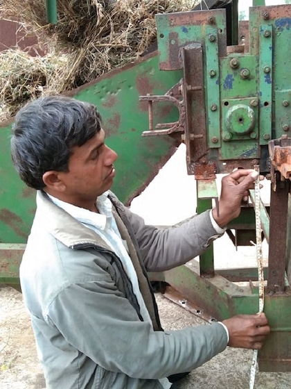 किसानों की मुश्किलें दूर कर रहे गांव के इस लड़के के इनोवेशन