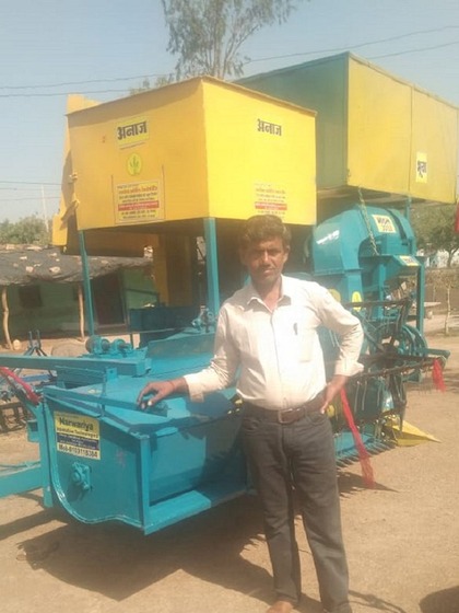 <p>मध्य प्रदेश के राजपाल सिंह नरवरिया ने कम उम्र में ही खेती किसानी में पिता की मदद करनी शुरु कर दी। इसकी वजह से उनकी पढ़ाई ​बीच में ही छूट गई।</p>
