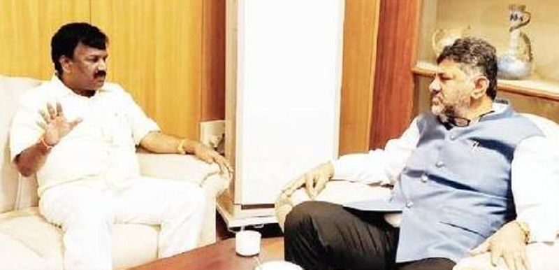 union minister a narayanaswamy met dcm dk shivakumar gvd