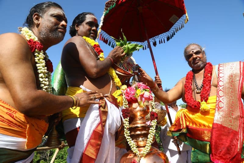 lakhs of devotees participated kottai mariamman temple kumbabishekam in salem district vel