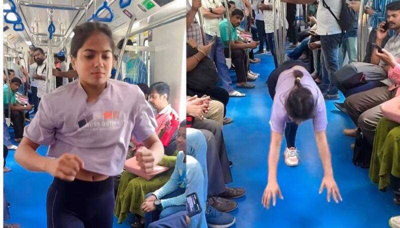 Delhi Metro Another Video Went Viral Young Girl Did Stunt KRJ