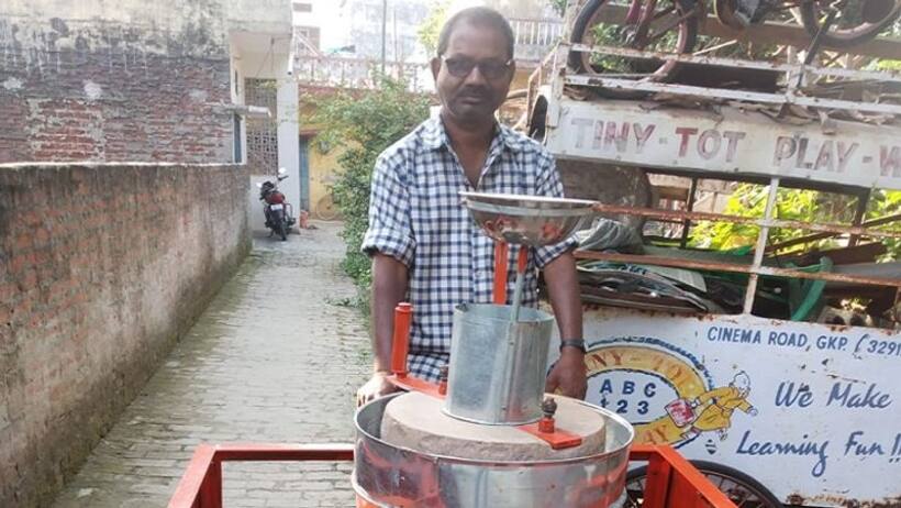 गोरखपुर के गंगाराम ने जुगाड़ से बनाई 'साइकिल आटा चक्की', गेहूं पीसने के साथ सेहत भी बनाइए
