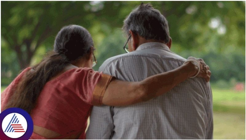 70 year old old man and 63 year old woman love story came to Bengaluru Police station sat