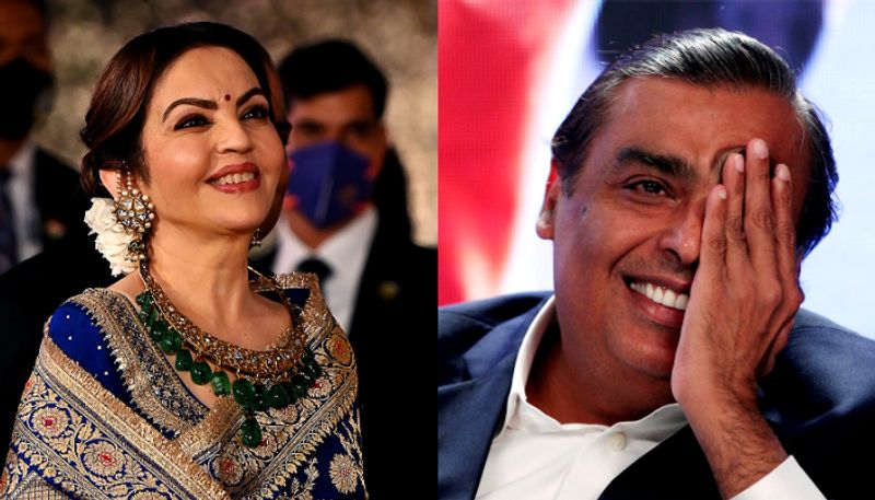 240 crore Airbus to 451 crore necklace Mukesh Ambani, Nita Ambani give as gifts