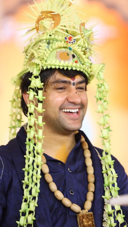 <p>पंडित धीरेंद्र शास्त्री के अनुसार, कुछ महिलाएं रात को गूंथा हुआ आटा फ्रीज में रखकर सुबह उसकी रोटियां बना देती हैं। जिस घर में ये काम होता है, वहां देवी लक्ष्मी बिल्कुल नहीं ठहरतीं।</p>
